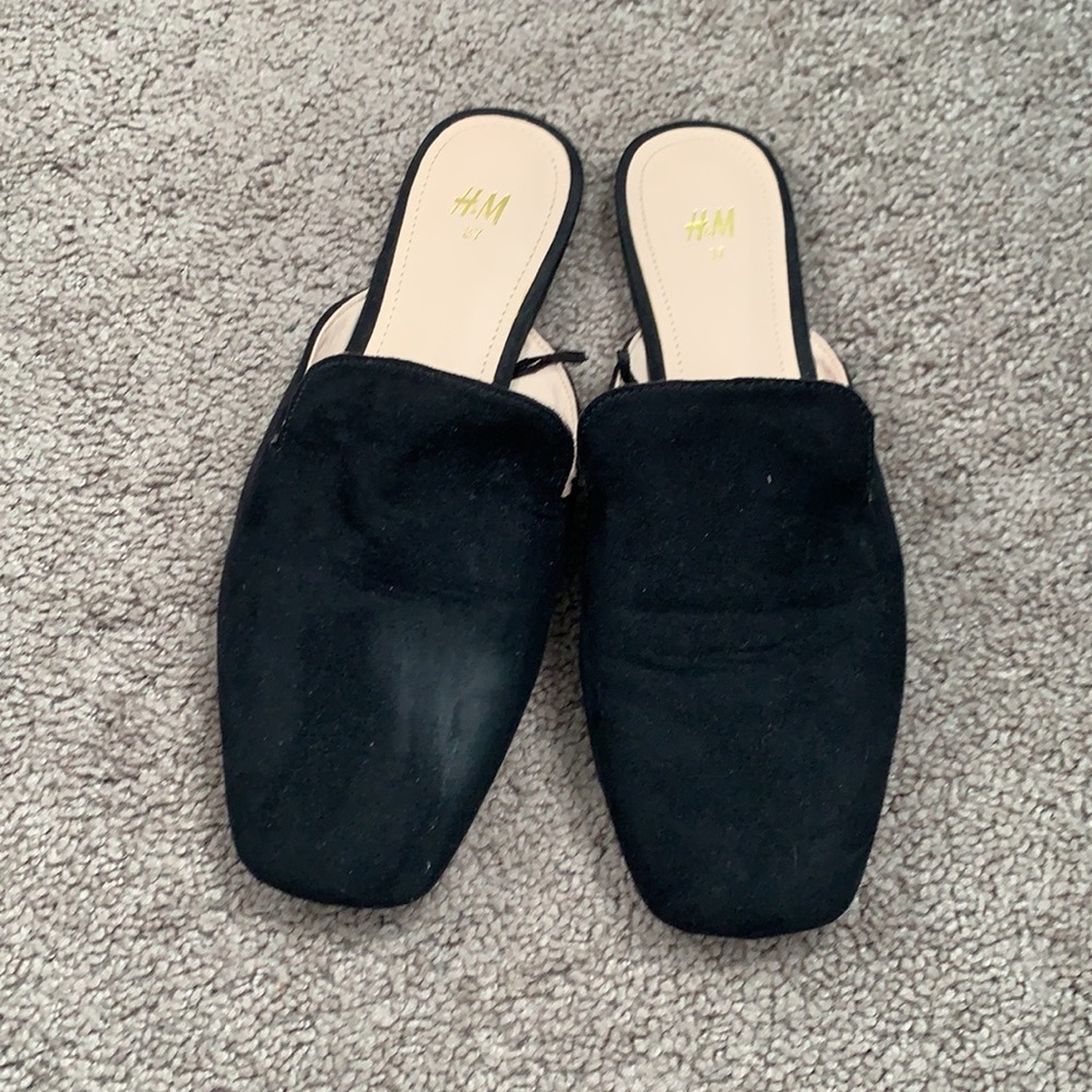 4/25! H&M black flat slide on mules! - Picture 6 of 7